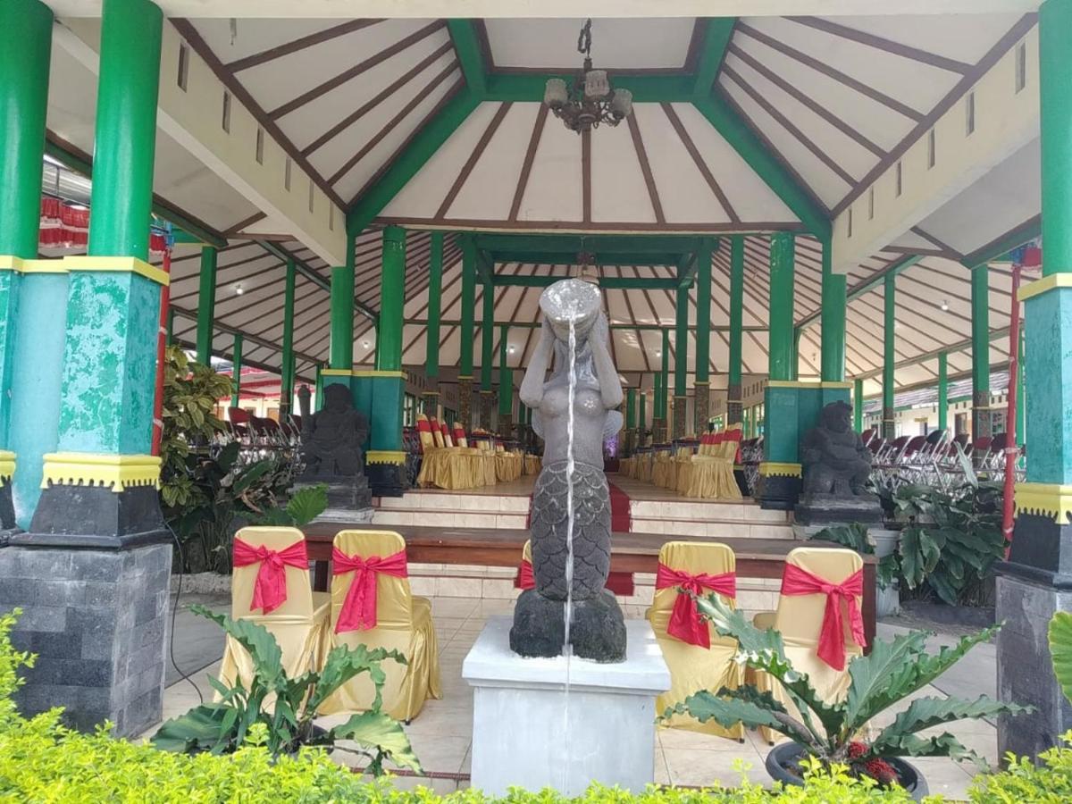 Karangpandan Putri Duyung Guest House מראה חיצוני תמונה